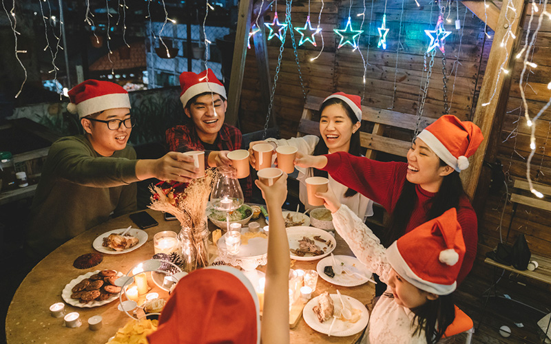 Supermarchés Kim Phat vous souhaite, ainsi qu’à votre famille, de bonnes fêtes de Noël en toute santé, et ses meilleurs vœux pour 2022